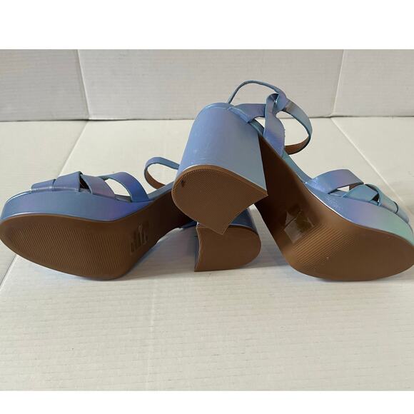 NWT Women's Torrid Blue/Purple Iridescent Strappy Chunky Heel Sandals Sz 8.5 - Picture 8 of 8